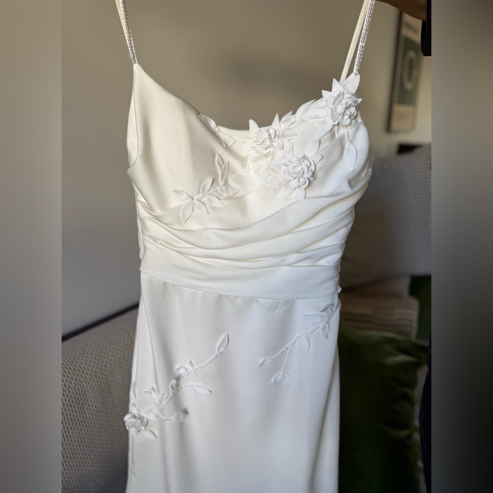 La Perle Elegant White Floral Wedding Dress